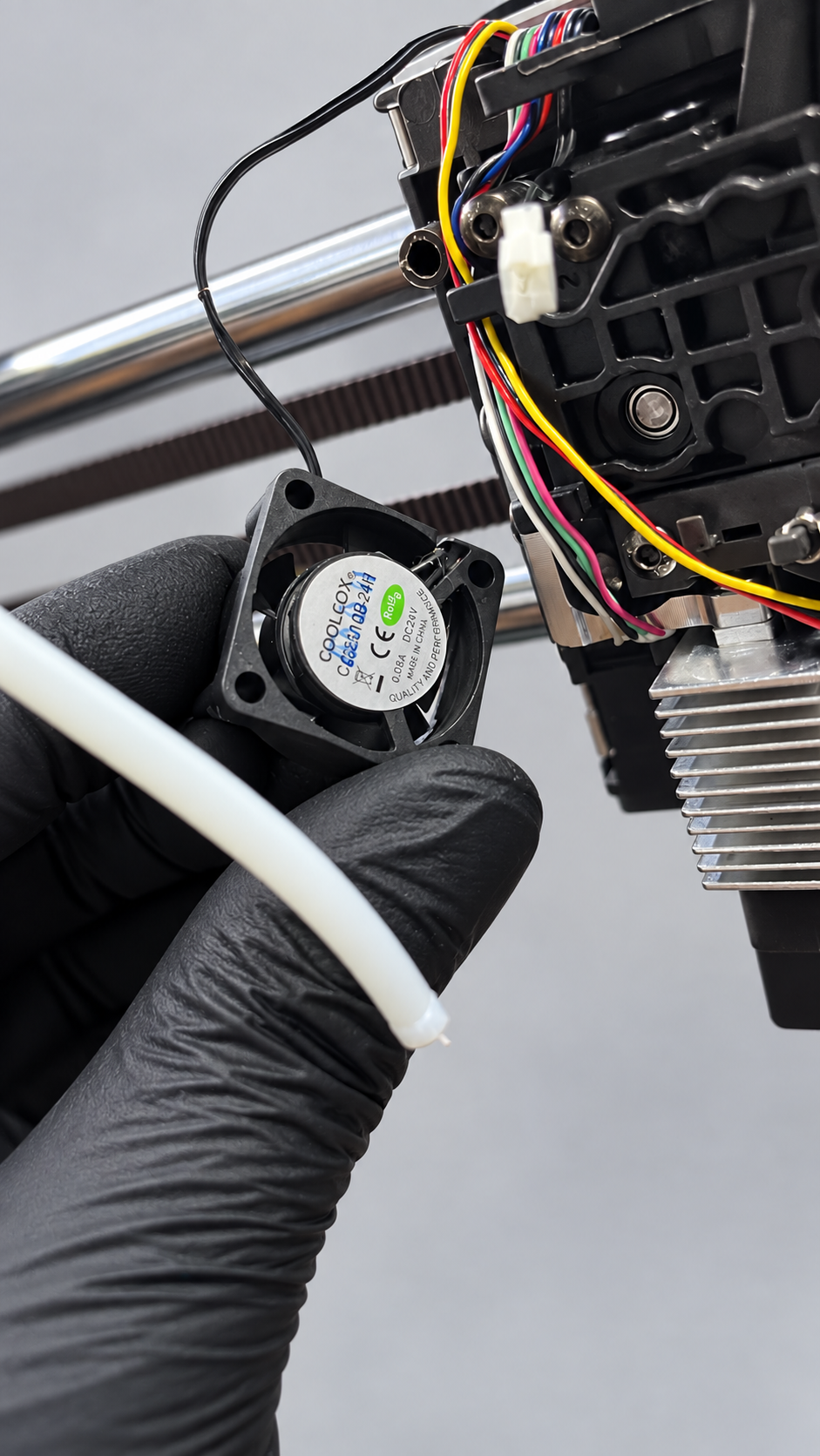 Ventilador do dissipador da Kobra S1 durante a inspeção